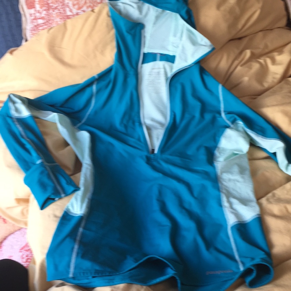 Patagonia size large running shirt